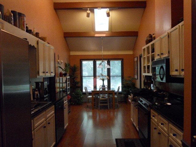 319 Regency Cir, Dublin, GA 31021 photo 3
