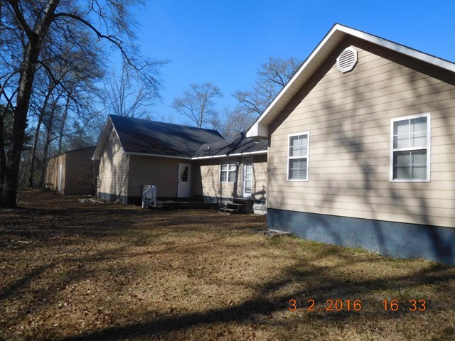 485 Victory Cir, Lyons, GA 30436 photo 2