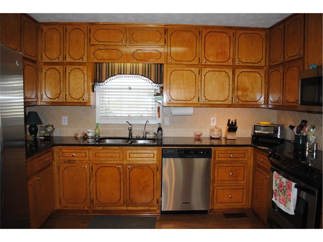 181 Hayes Cir, Rex, GA 30273 photo 9