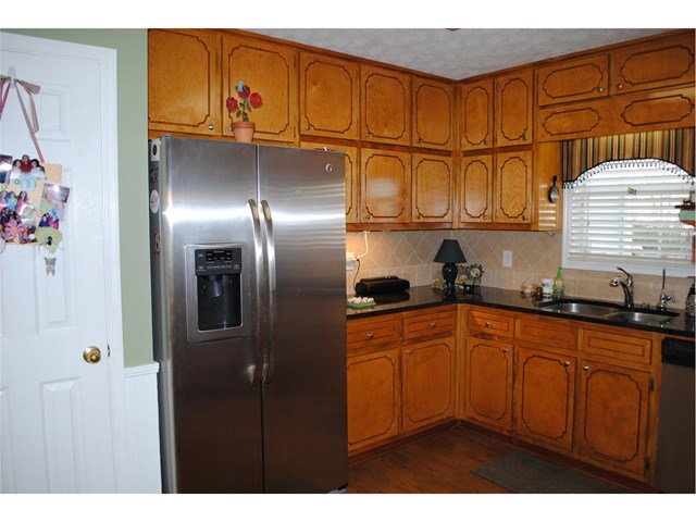 181 Hayes Cir, Rex, GA 30273 photo 7