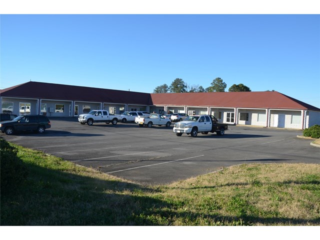 377 Richardson Rd, Calhoun, GA 30701 photo 1