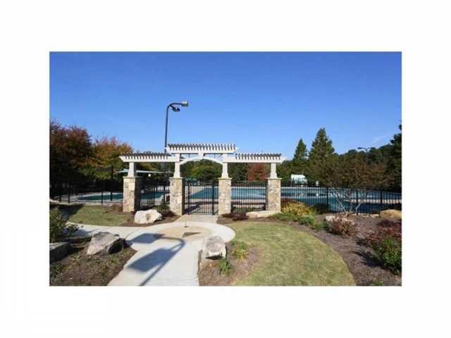 695 Riverside Dr, Suwanee, GA 30024 photo 23