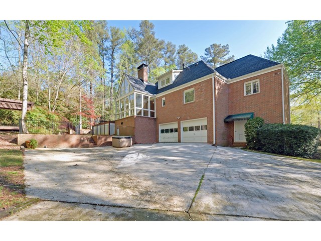 9770 Farm Brook Ln, Alpharetta, GA 30022 photo 2