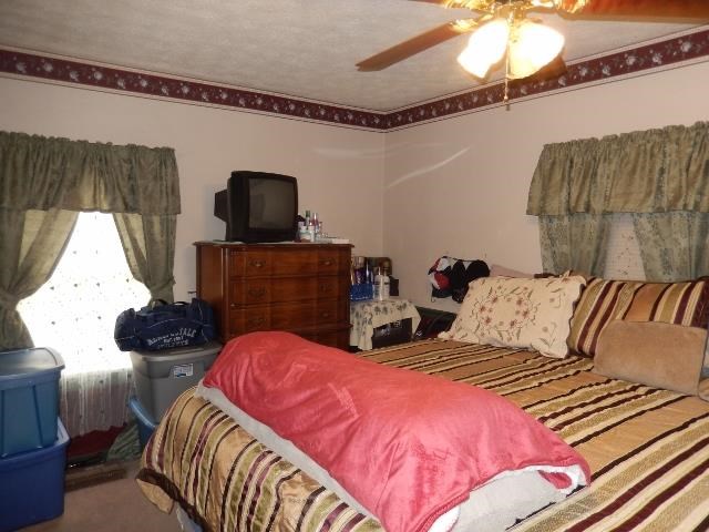 378 Avon St, Toccoa, GA 30577 photo 4
