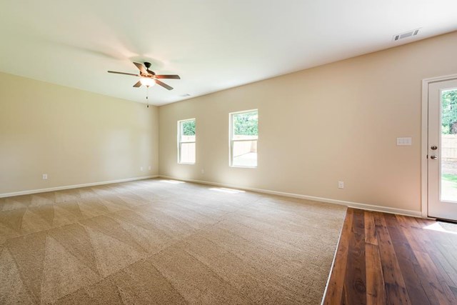 1391 Turning Leaf Ln, Pendergrass, GA 30567 photo 2