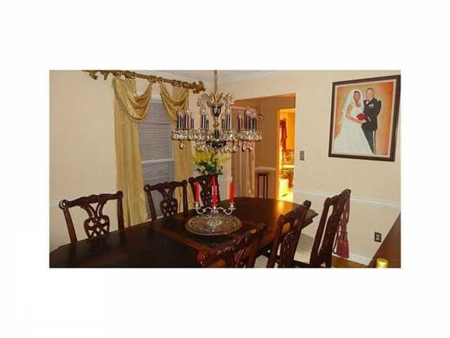 131 Hayes Cir, Rex, GA 30273 photo 5