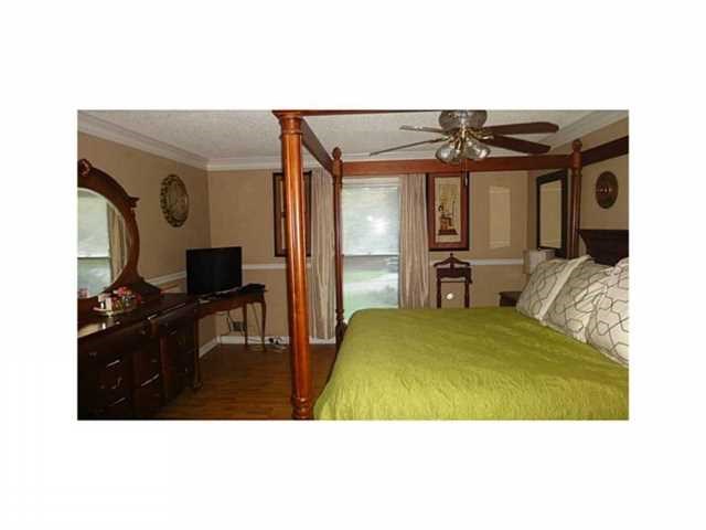 131 Hayes Cir, Rex, GA 30273 photo 10