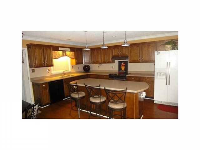 131 Hayes Cir, Rex, GA 30273 photo 6