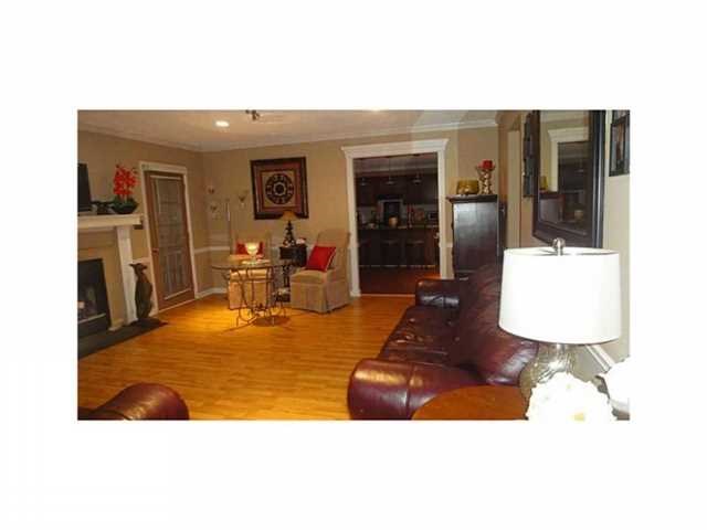 131 Hayes Cir, Rex, GA 30273 photo 3