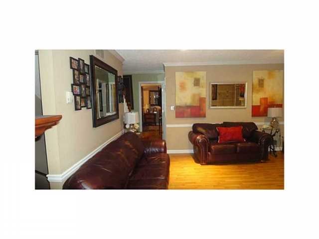 131 Hayes Cir, Rex, GA 30273 photo 4