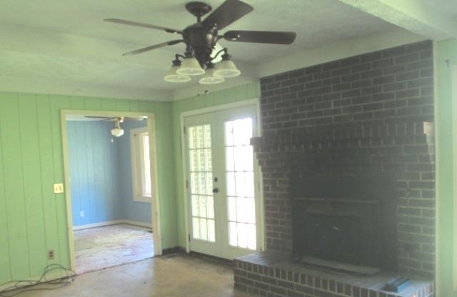 111 Robertson Rd, Lagrange, GA 30241 photo 4