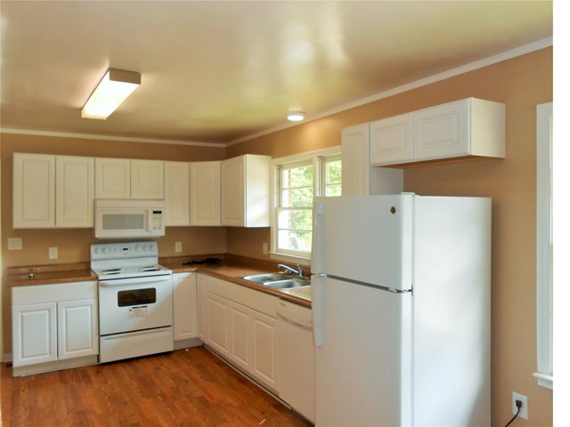 349 S Sage St, Toccoa, GA 30577 photo 4