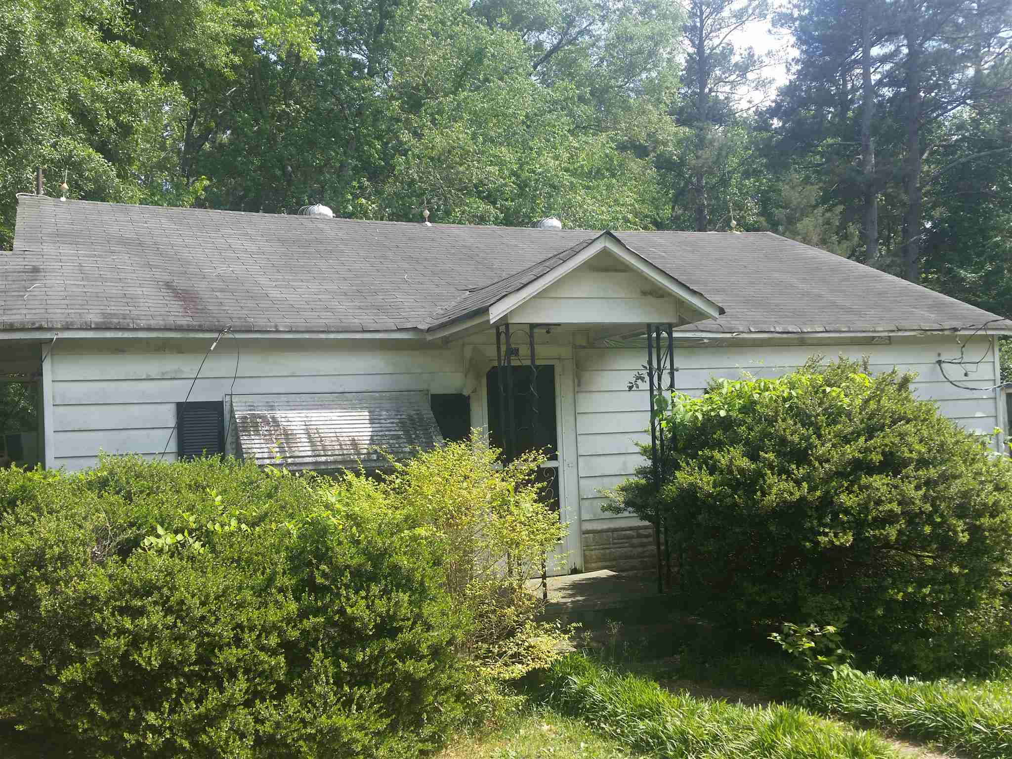 325 Walker Dr, Monroe, GA 30656 photo 1