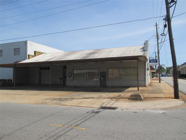120 W Thompson St, Thomaston, GA 30286 photo 2