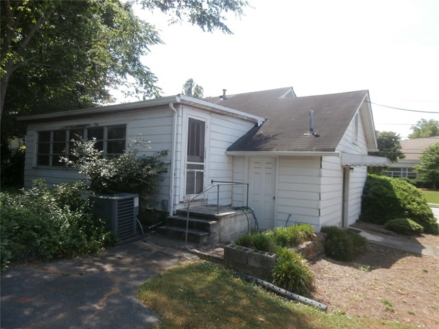 108 Cedar St, Carrollton, GA 30117 photo 3