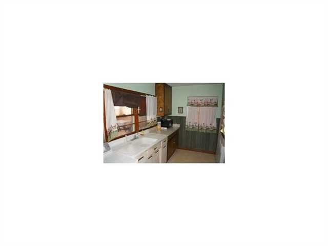 250 E Killian St, Canton, GA 30114 photo 5
