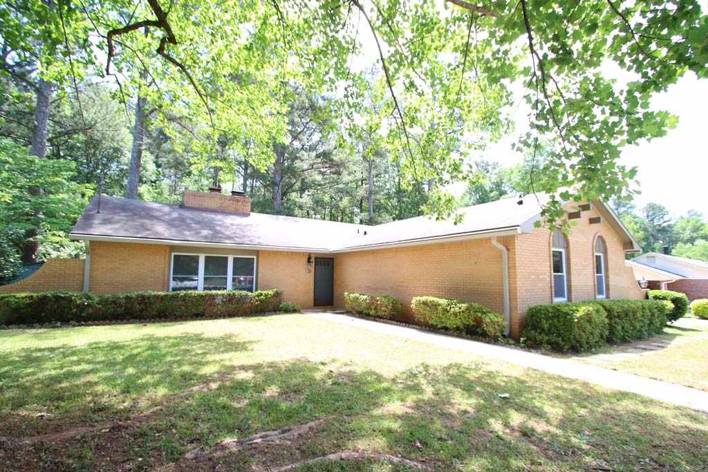 412 Camelot Dr, Lagrange, GA 30241 photo 1