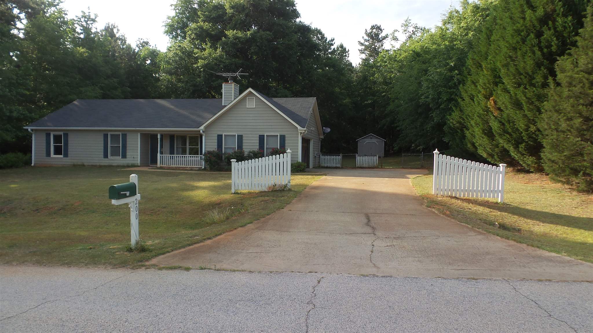 200 Chimney Ct, Covington, GA 30014 photo 2