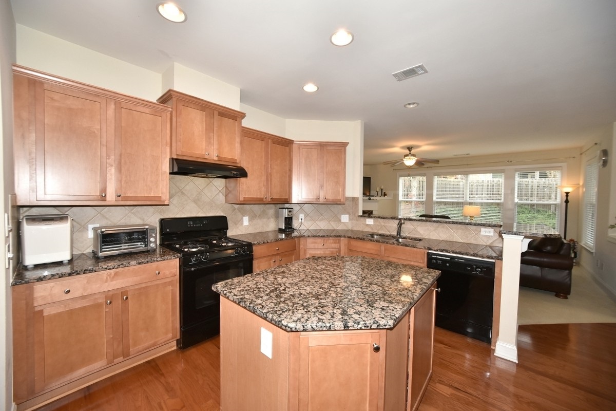 3725 Seaton Dr, Suwanee, GA 30024 photo 8