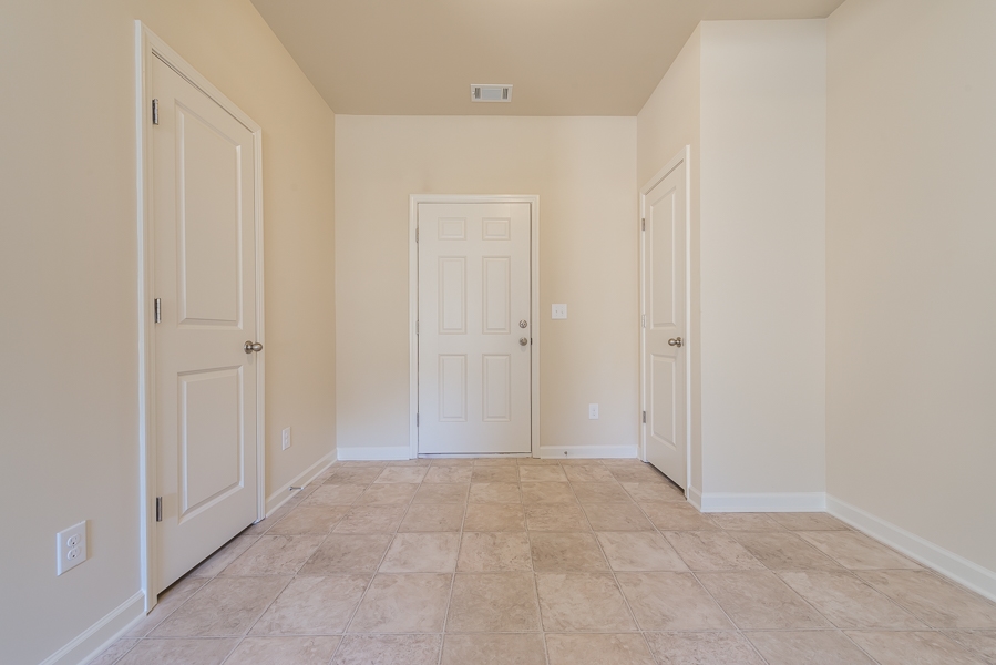 1077 Sutherland Dr, Winder, GA 30680 photo 3