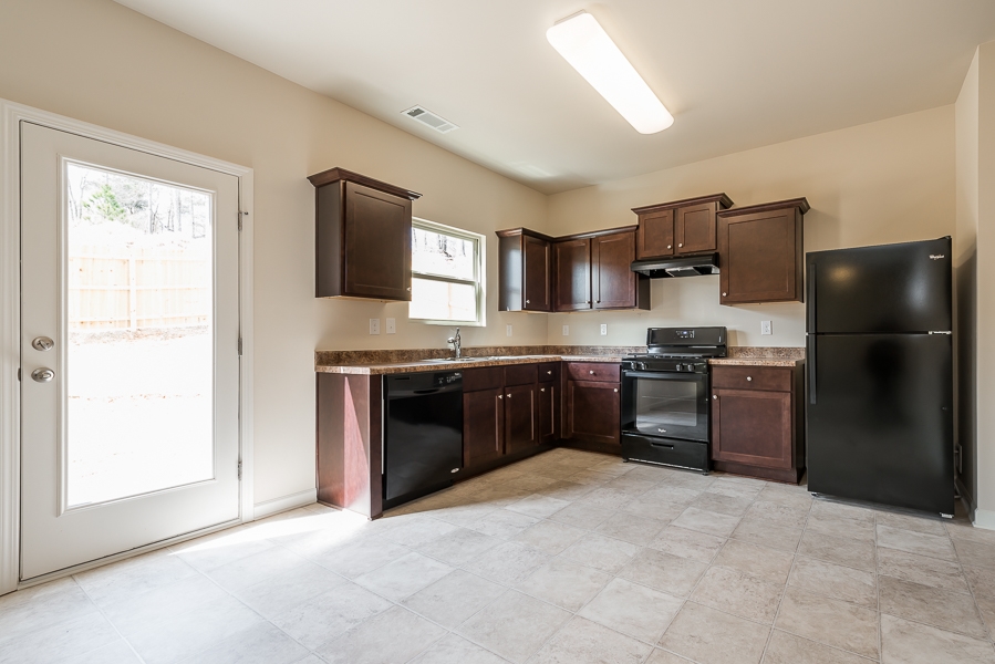 1077 Sutherland Dr, Winder, GA 30680 photo 6