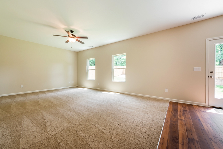 1085 Sutherland Dr, Winder, GA 30680 photo 3