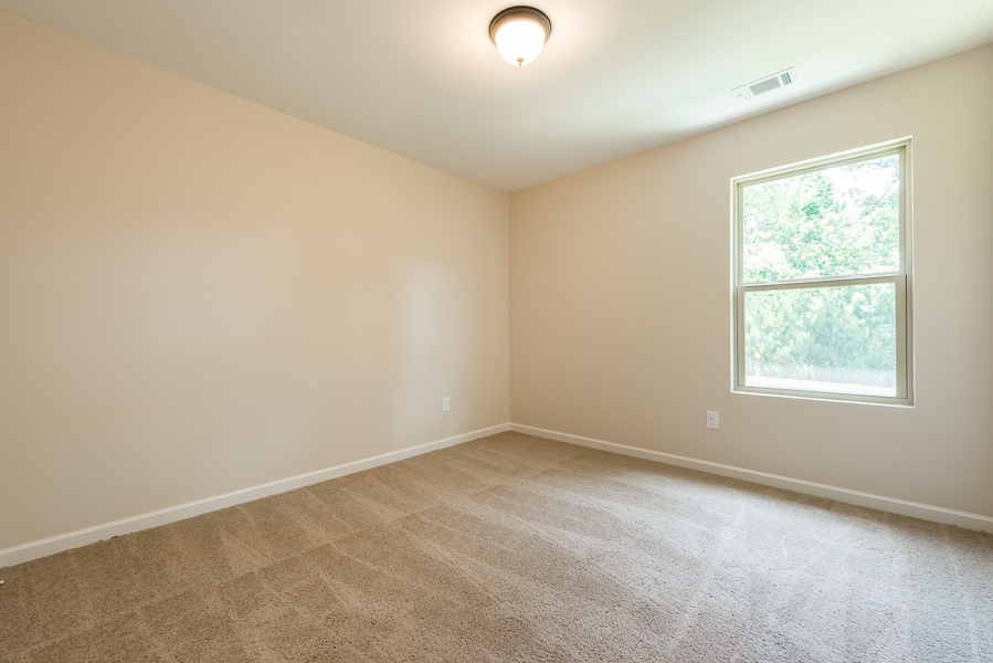 1085 Sutherland Dr, Winder, GA 30680 photo 9