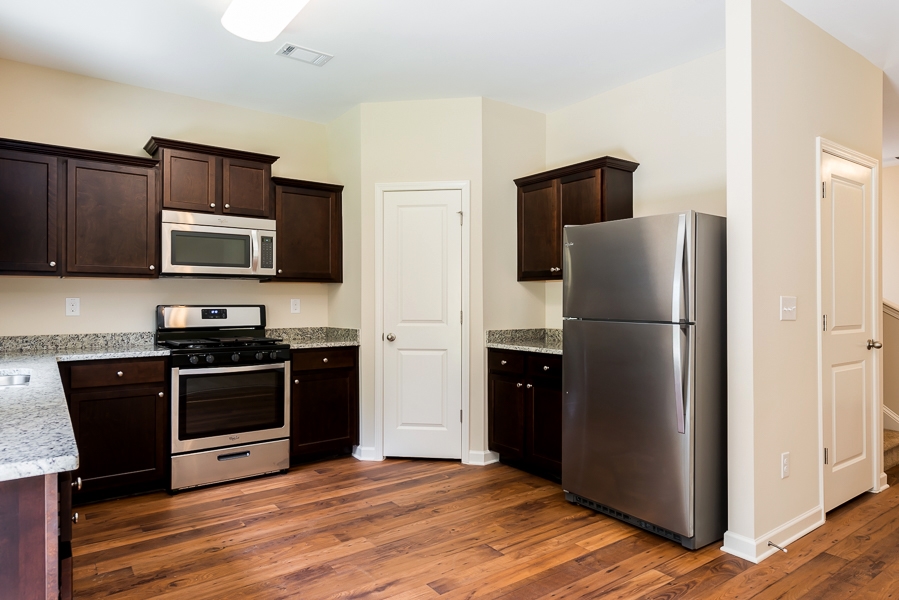 1085 Sutherland Dr, Winder, GA 30680 photo 5