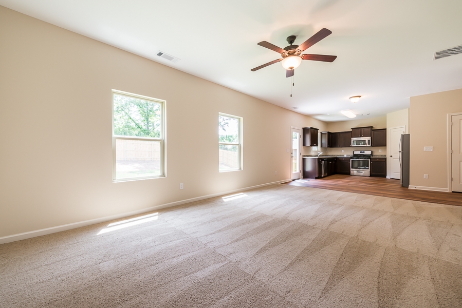 1085 Sutherland Dr, Winder, GA 30680 photo 4