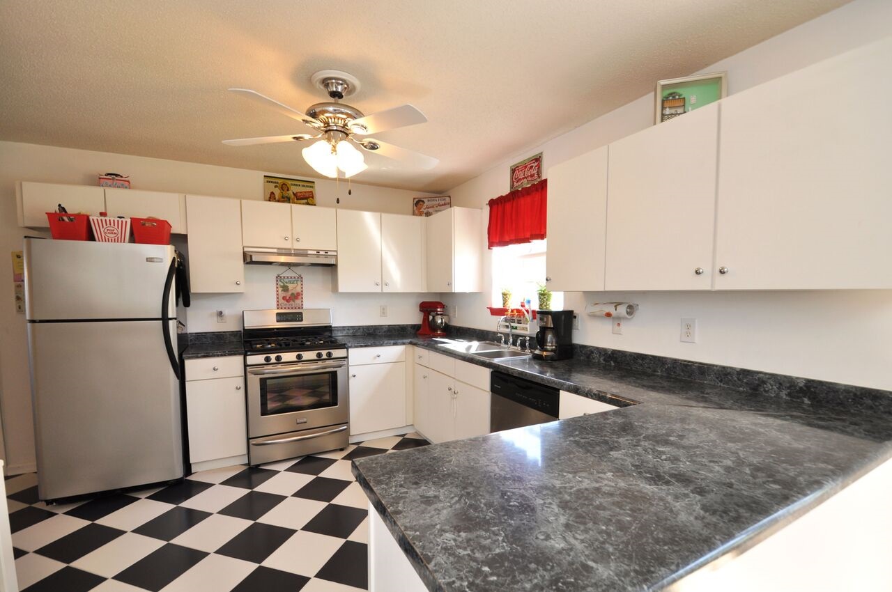 633 Burtons Cv, Hampton, GA 30228 photo 7