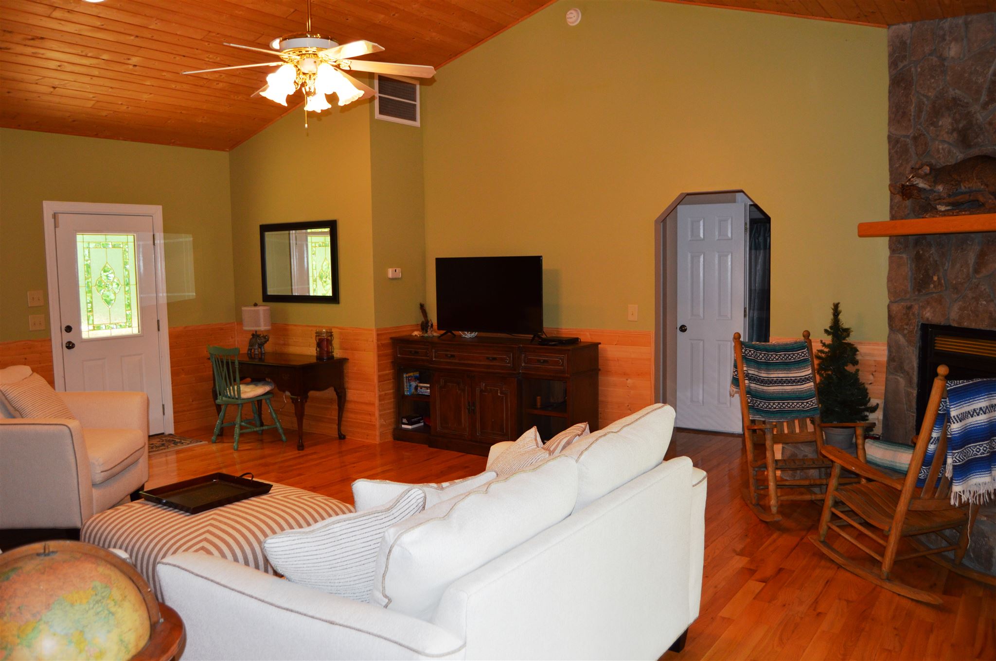 67 Crest Ln, Rabun Gap, GA 30568 photo 5