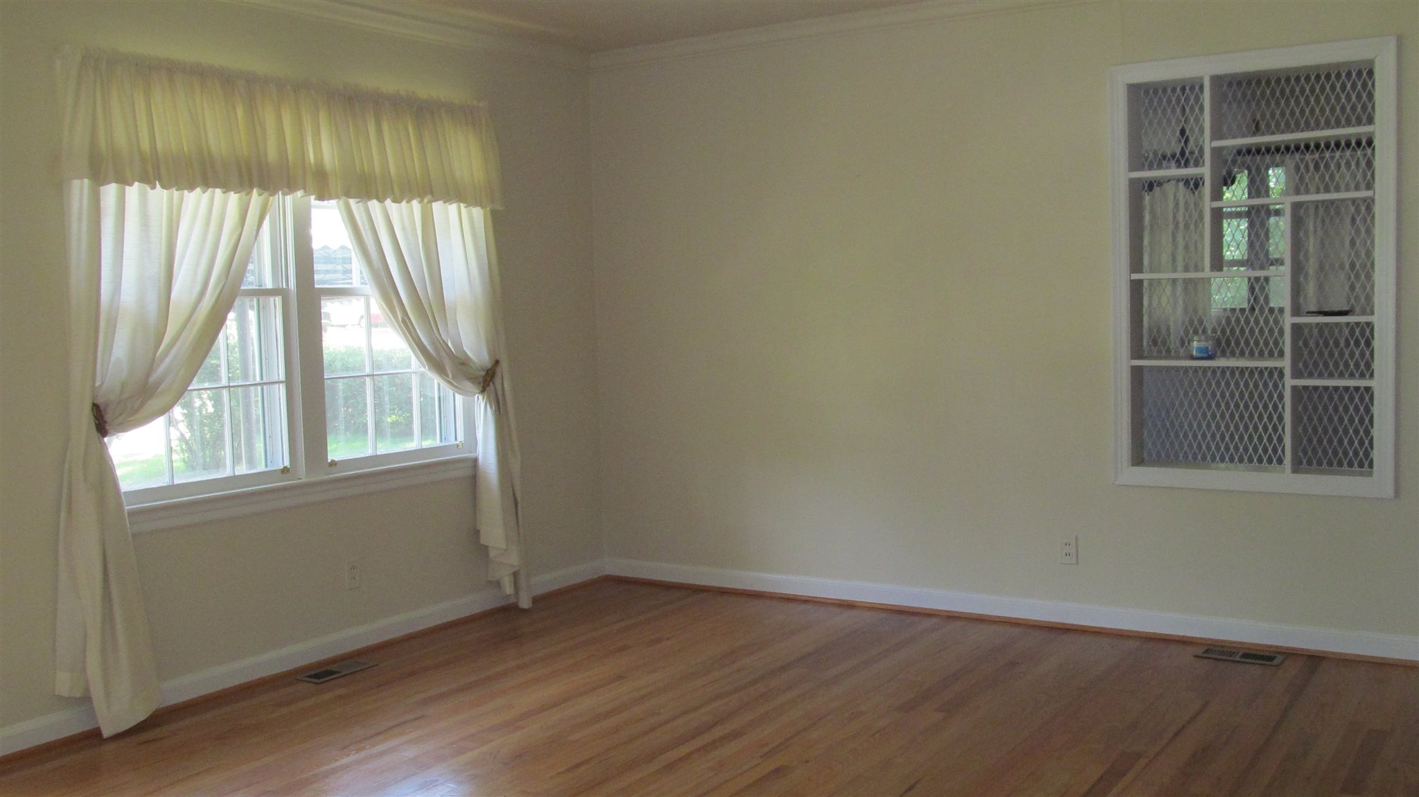 226 Hickory Ter, Lagrange, GA 30241 photo 2
