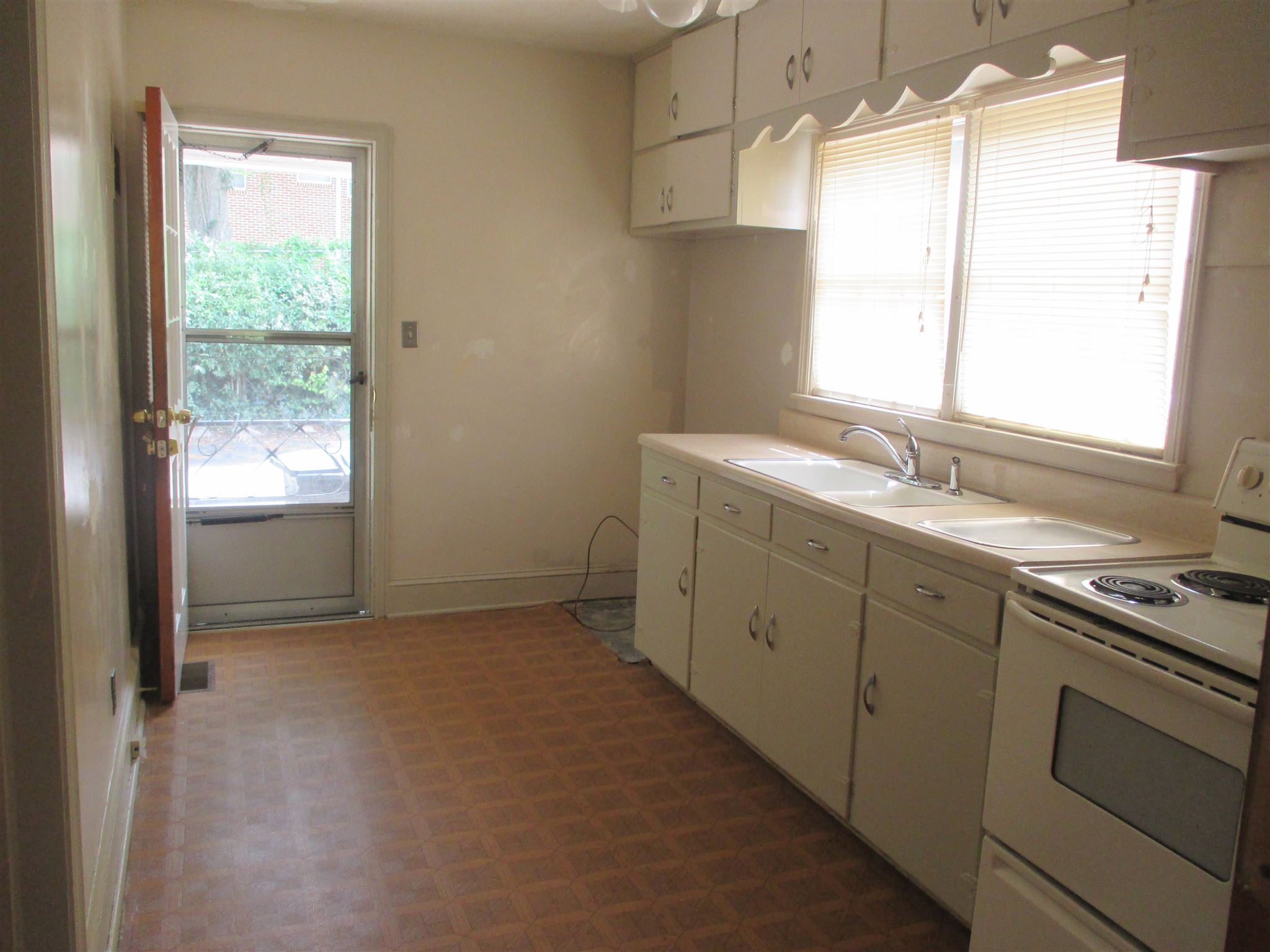320 E Main St, Thomaston, GA 30286 photo 4