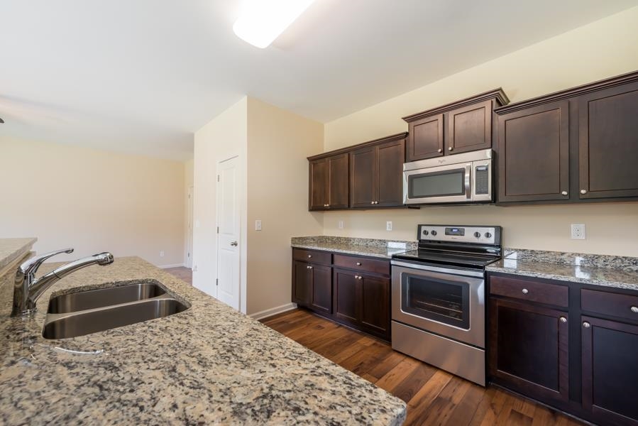 7438 St David St, Fairburn, GA 30213 photo 3