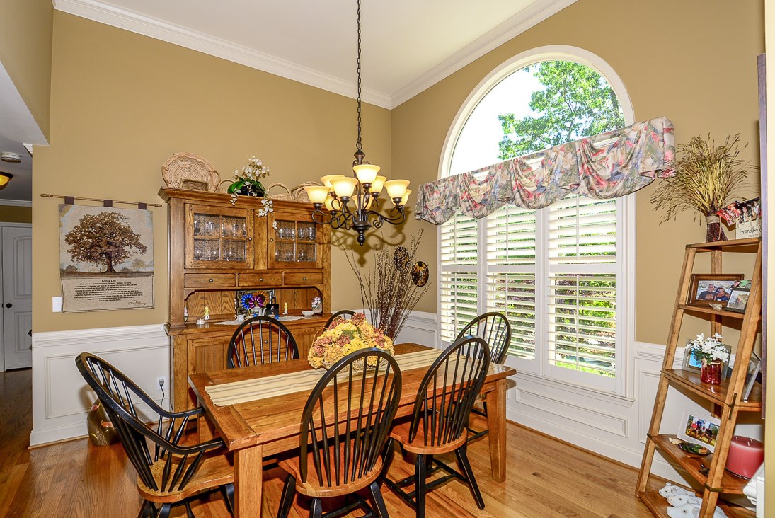 219 Amberleigh Cir, White, GA 30184 photo 3