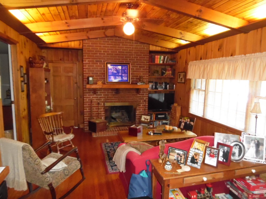 89 Schaefer Ct, Toccoa, GA 30577 photo 2