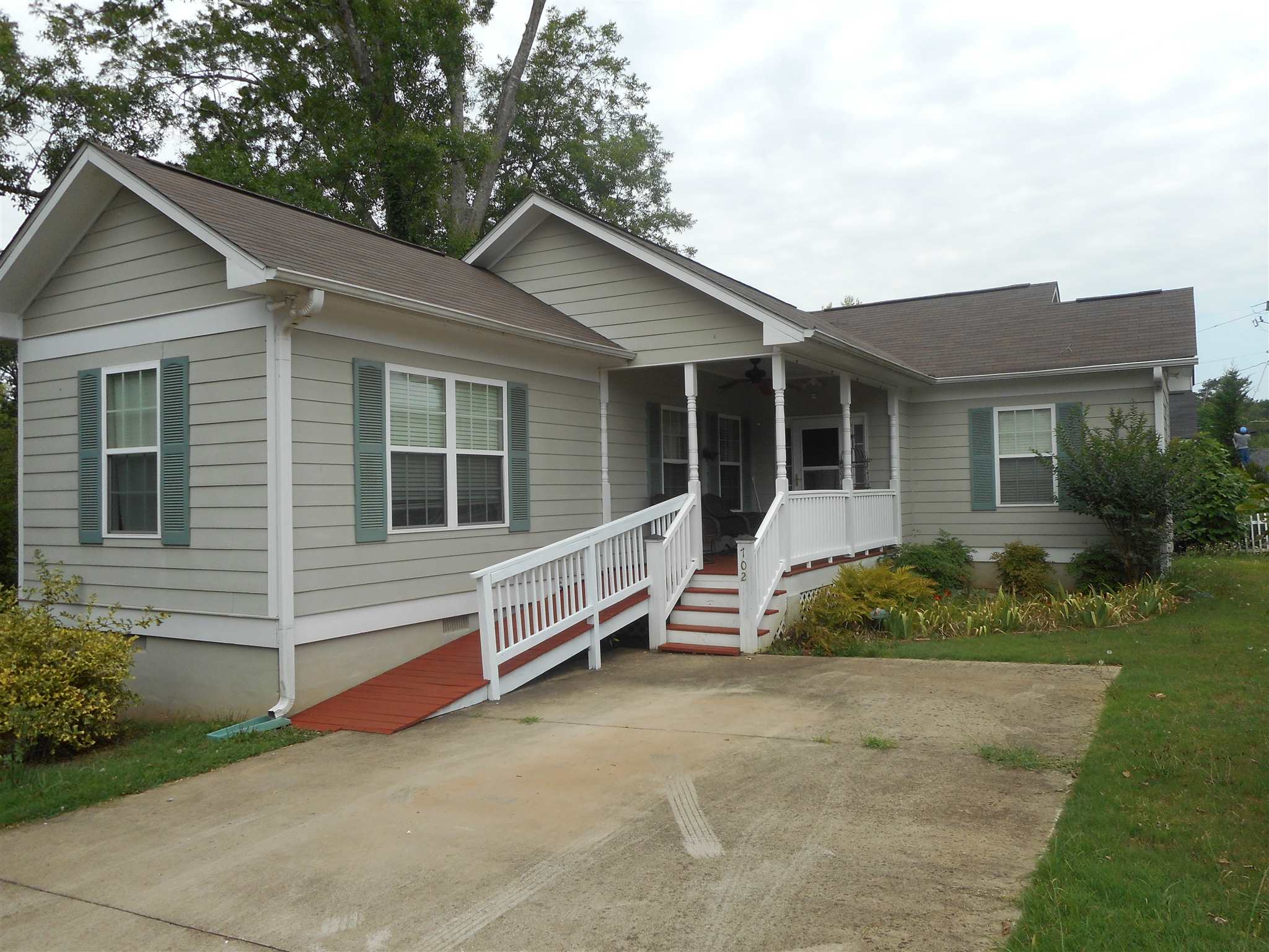 702 Cottage Ln, Lagrange, GA 30240 photo 1