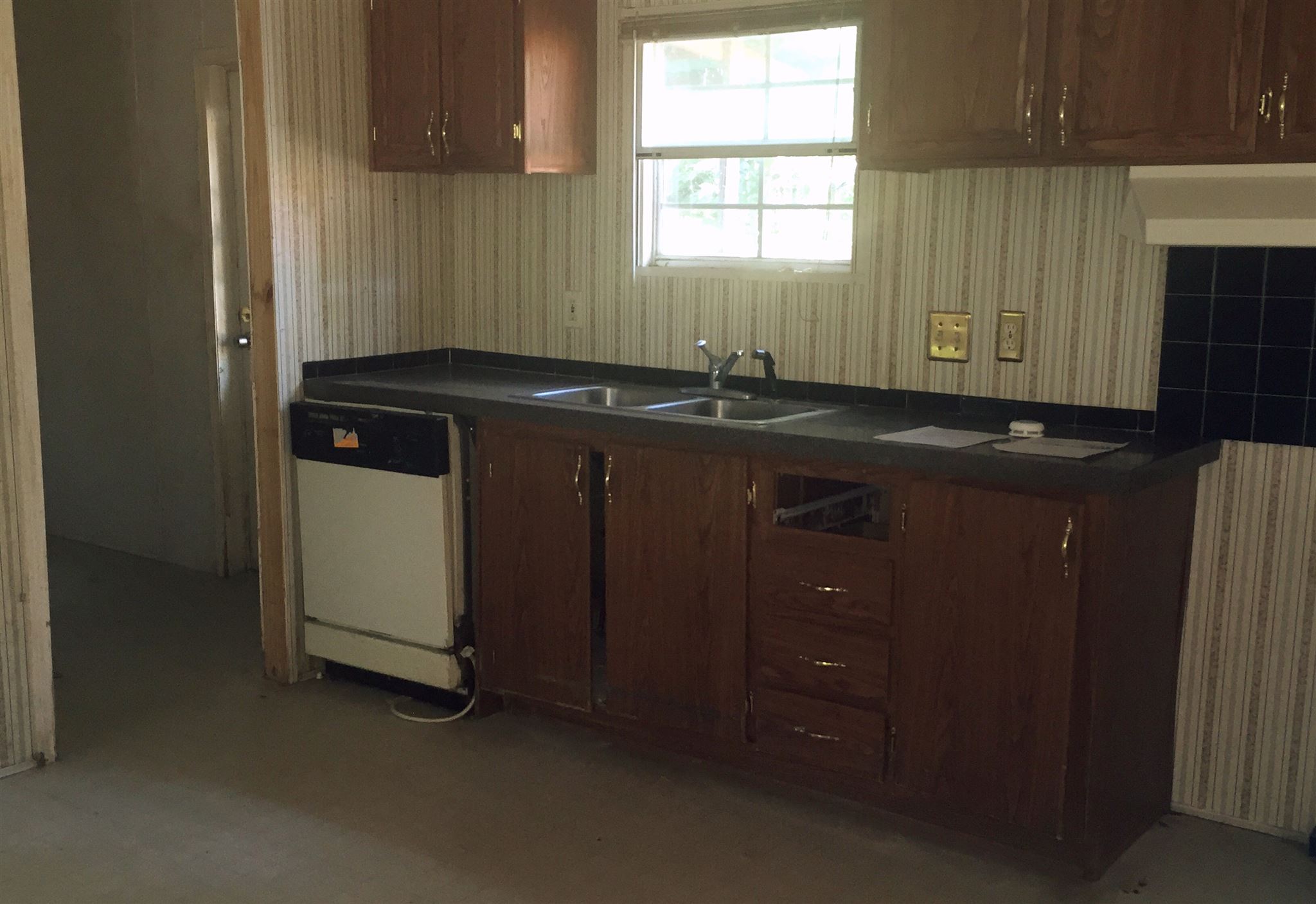 188 E Second St, Lindale, GA 30147 photo 4