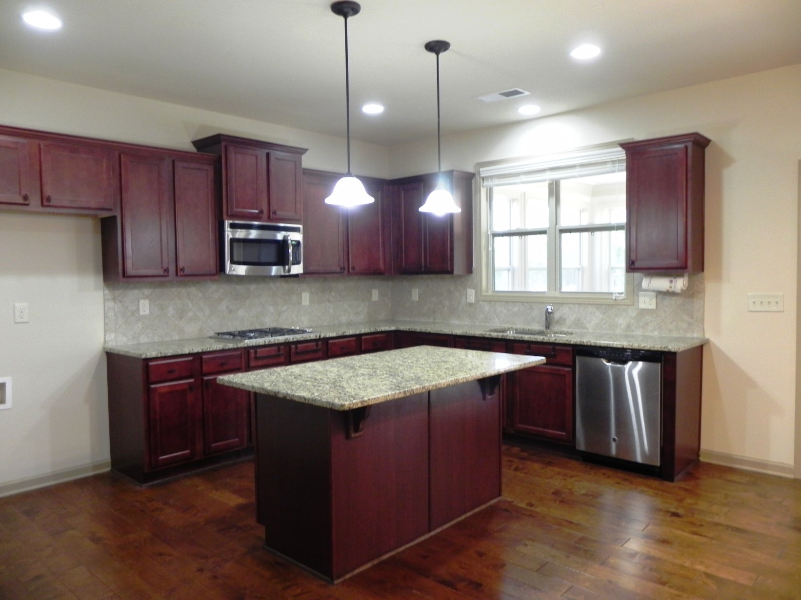 565 Cape Ivey Dr, Dacula, GA 30019 photo 2