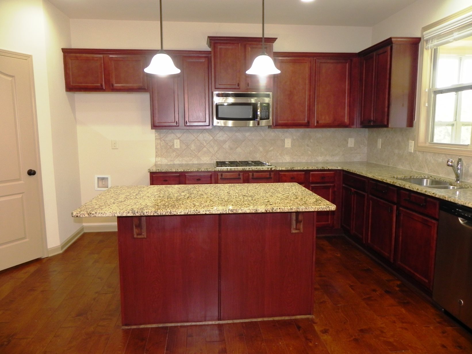 565 Cape Ivey Dr, Dacula, GA 30019 photo 3