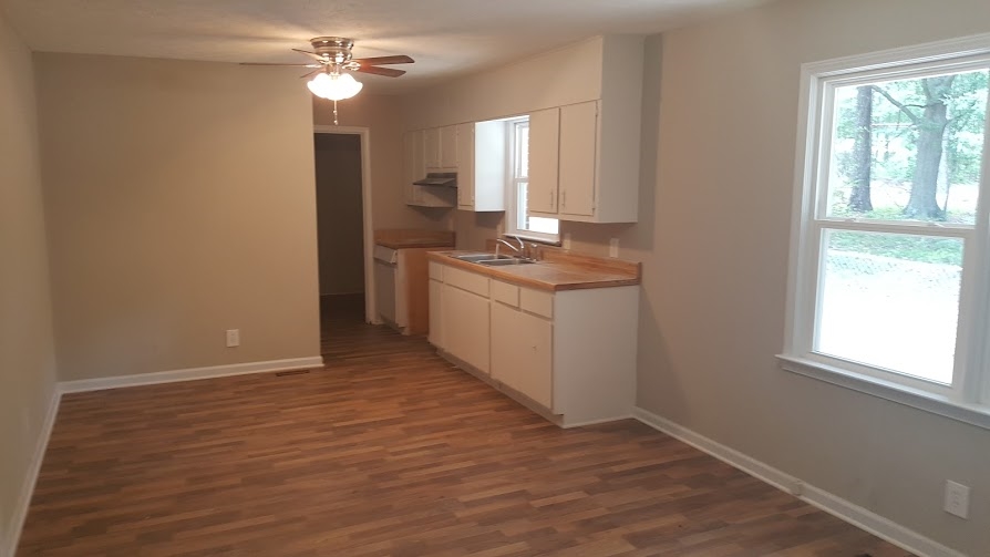 158 E Wright St, Winder, GA 30680 photo 3