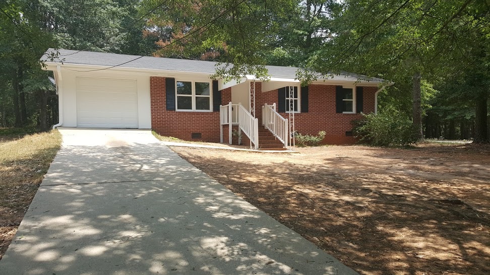 158 E Wright St, Winder, GA 30680 photo 1
