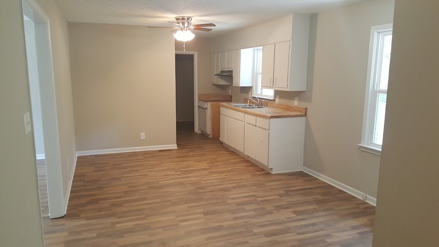 158 E Wright St, Winder, GA 30680 photo 4