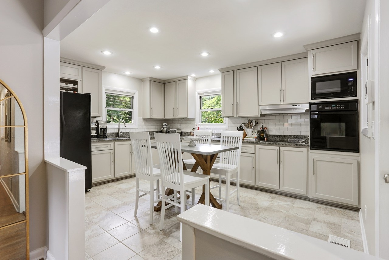 3893 Longview Dr, Chamblee, GA 30341 photo 8