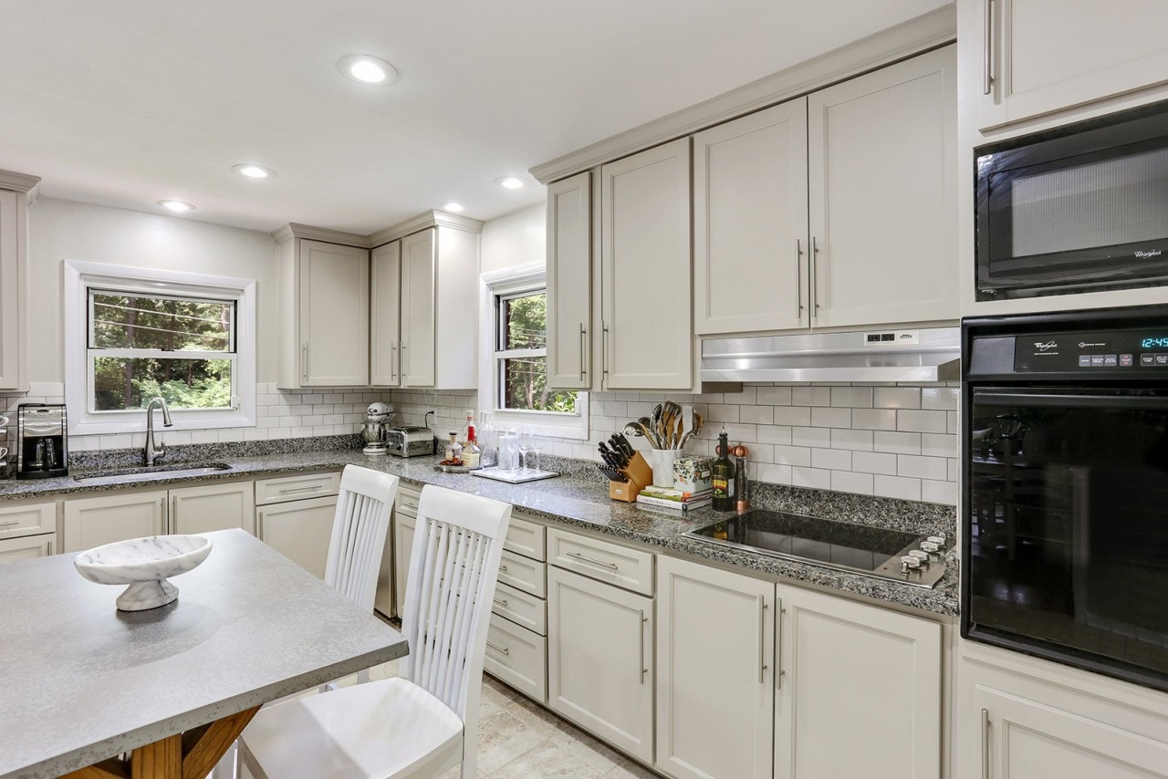3893 Longview Dr, Chamblee, GA 30341 photo 9