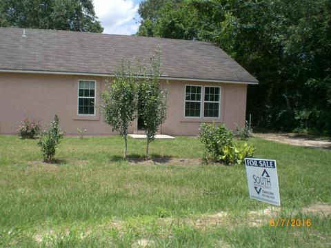 306 E Liberty St, Claxton, GA 30417 photo 1