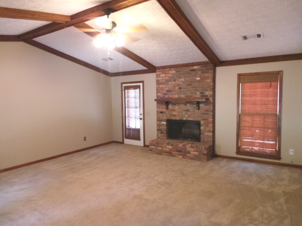 203 Cumberland Dr, Lagrange, GA 30240 photo 2