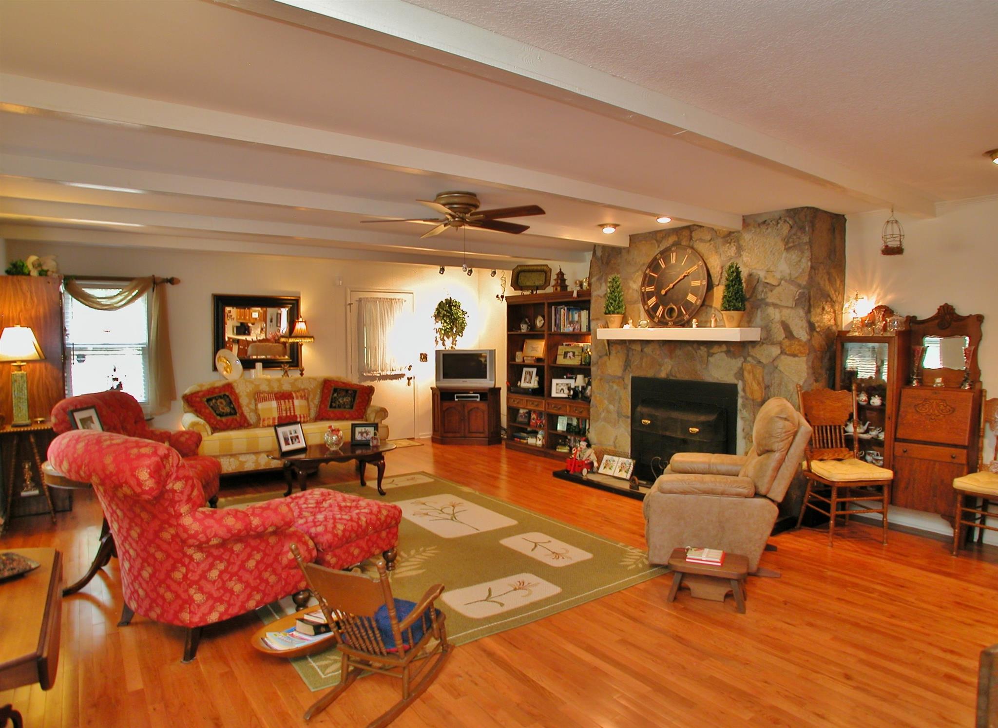 245 Bent Oak Dr, Cornelia, GA 30531 photo 4
