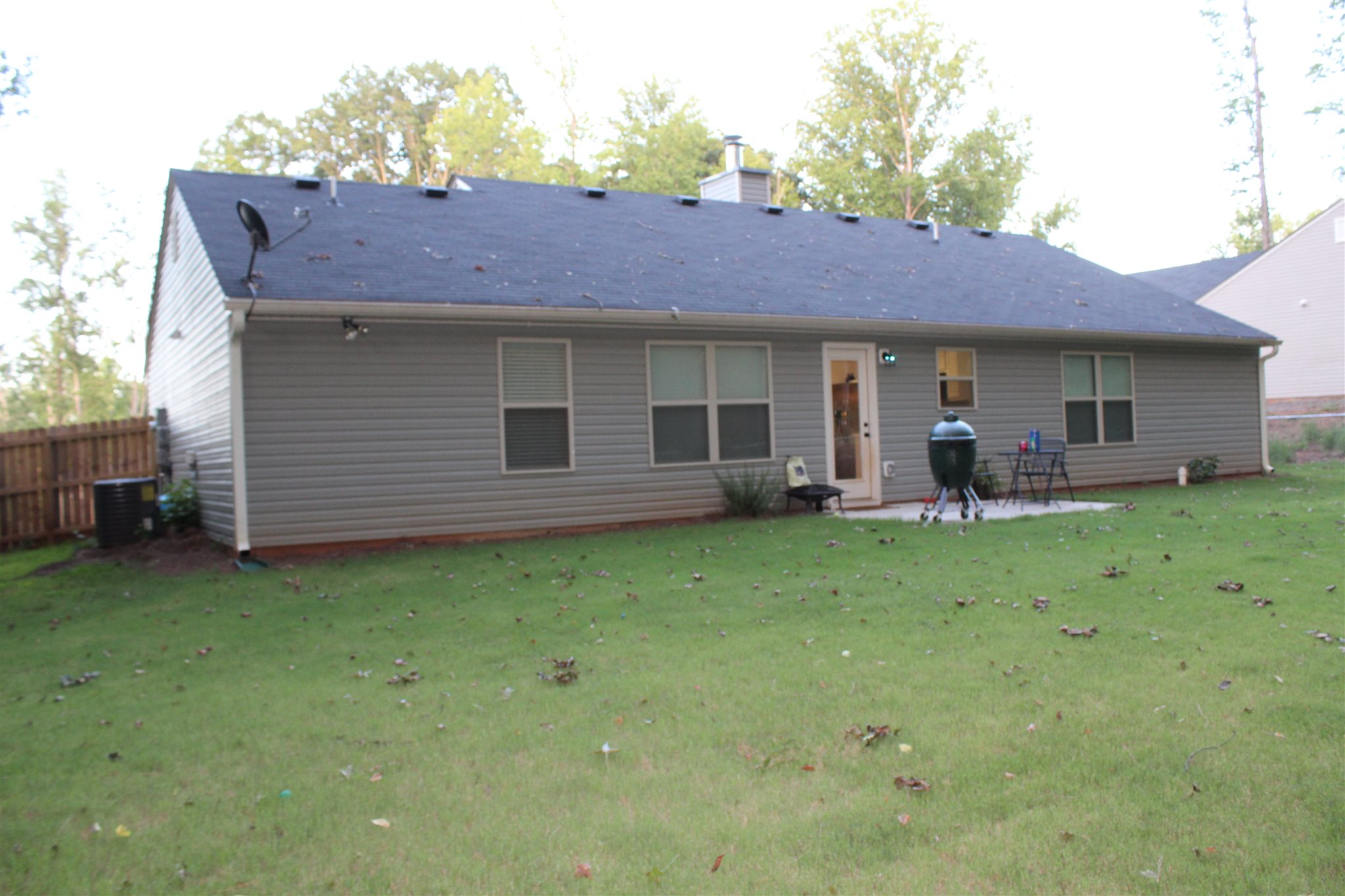 218 Falling Leaf Ln, Winder, GA 30680 photo 2