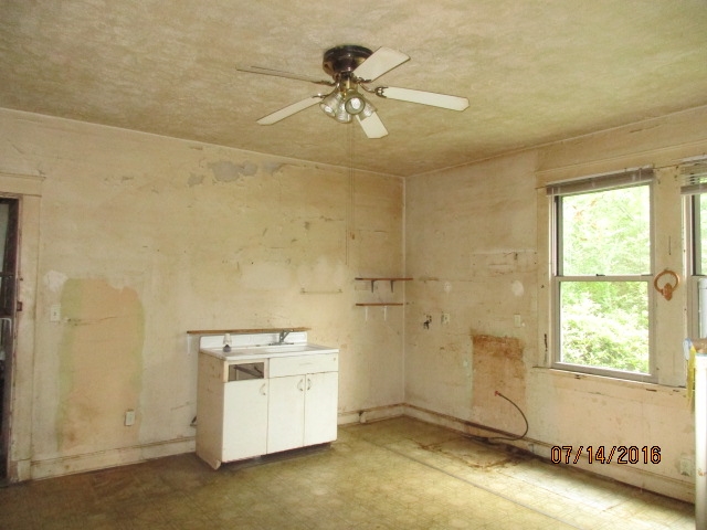 319 E St, Thomaston, GA 30286 photo 2
